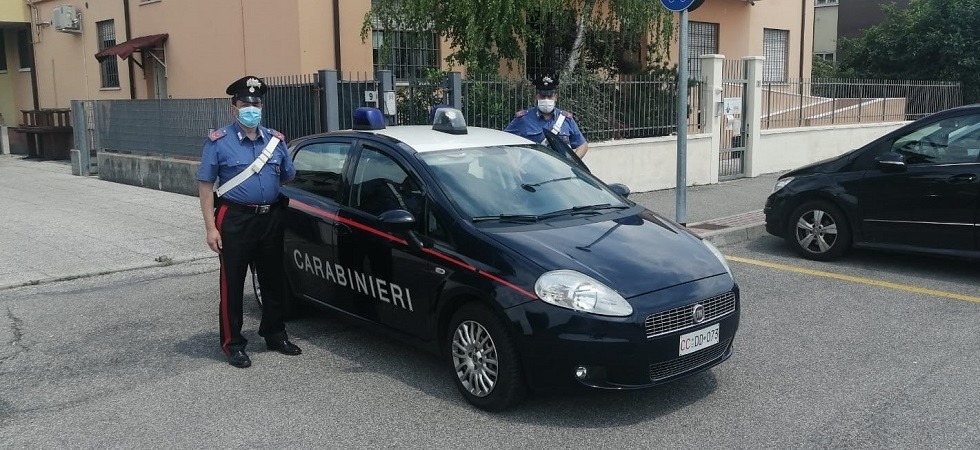 Subito dopo il controllo dei carabinieri evade dai domiciliari per farsi un giro in bici ma incrocia una seconda pattuglia